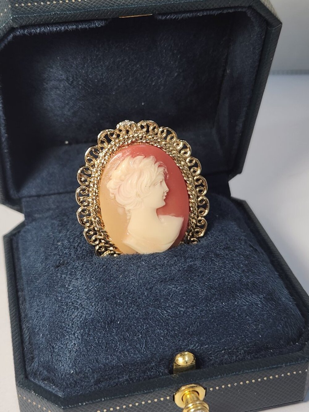 Vintage 1970s Carved Shell Cameo Brooch 10K Gold Filled Filigree 9.97g